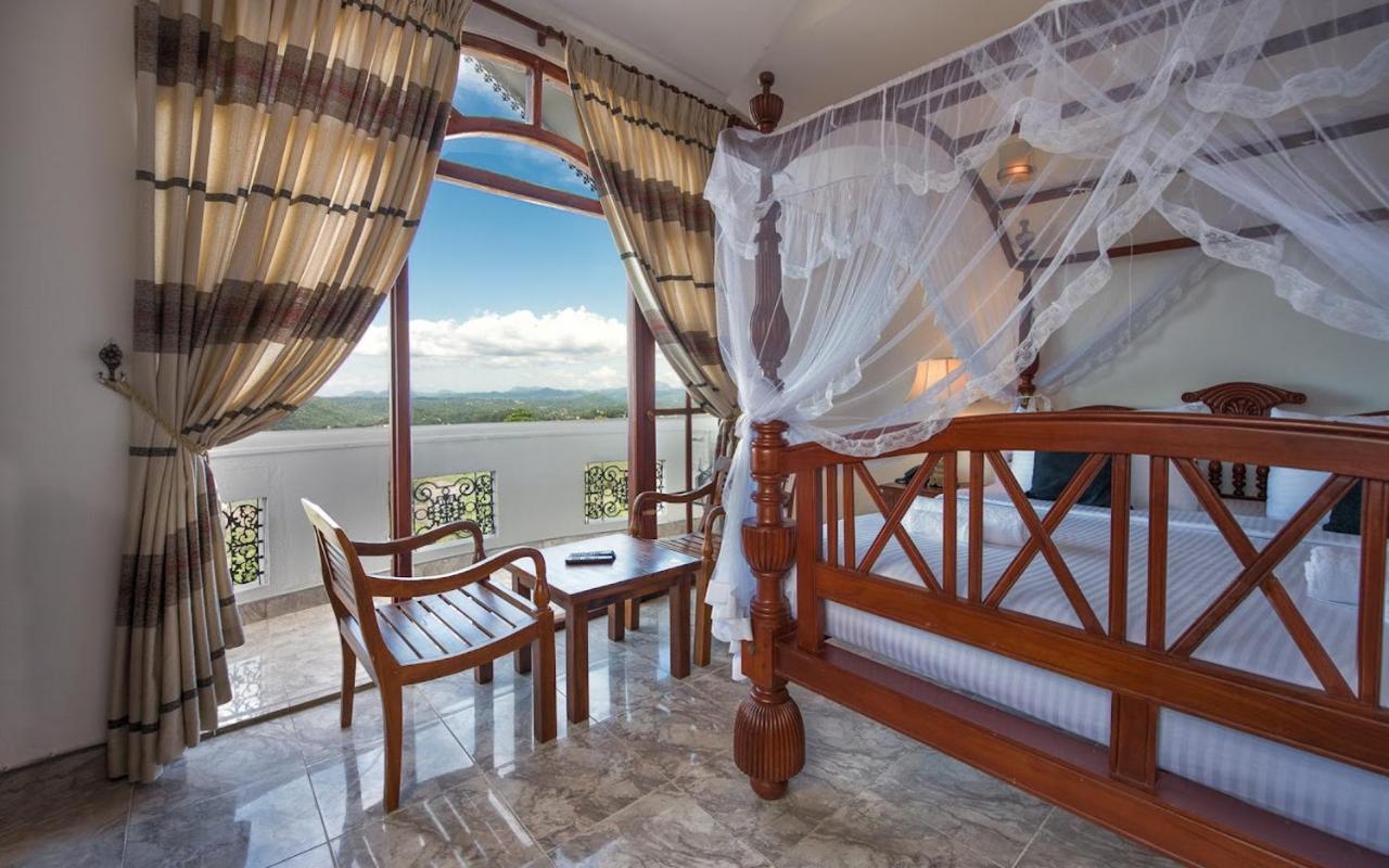Отель Ceylon Breeze Канди Экстерьер фото