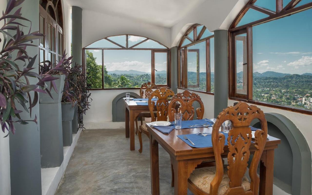 Отель Ceylon Breeze Канди Экстерьер фото